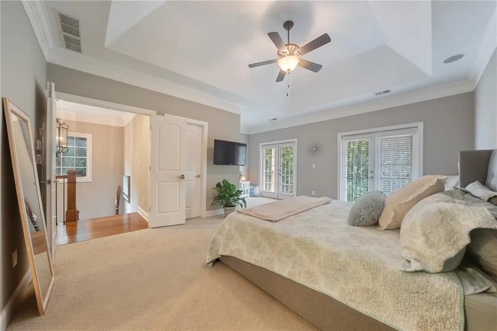5441 Battery Lane Unit 23, Atlanta, Georgia 30342, 3 Bedrooms Bedrooms, ,2 BathroomsBathrooms,Residential,Sold,5441 Battery Lane Unit 23,6715075