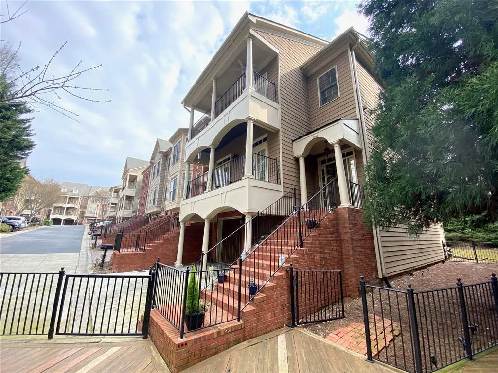 5441 Battery Lane Unit 23, Atlanta, Georgia 30342, 3 Bedrooms Bedrooms, ,2 BathroomsBathrooms,Residential,Sold,5441 Battery Lane Unit 23,6715075