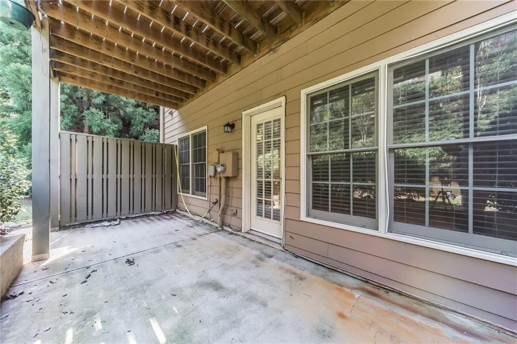 5441 Battery Lane Unit 23, Atlanta, Georgia 30342, 3 Bedrooms Bedrooms, ,2 BathroomsBathrooms,Residential,Sold,5441 Battery Lane Unit 23,6715075