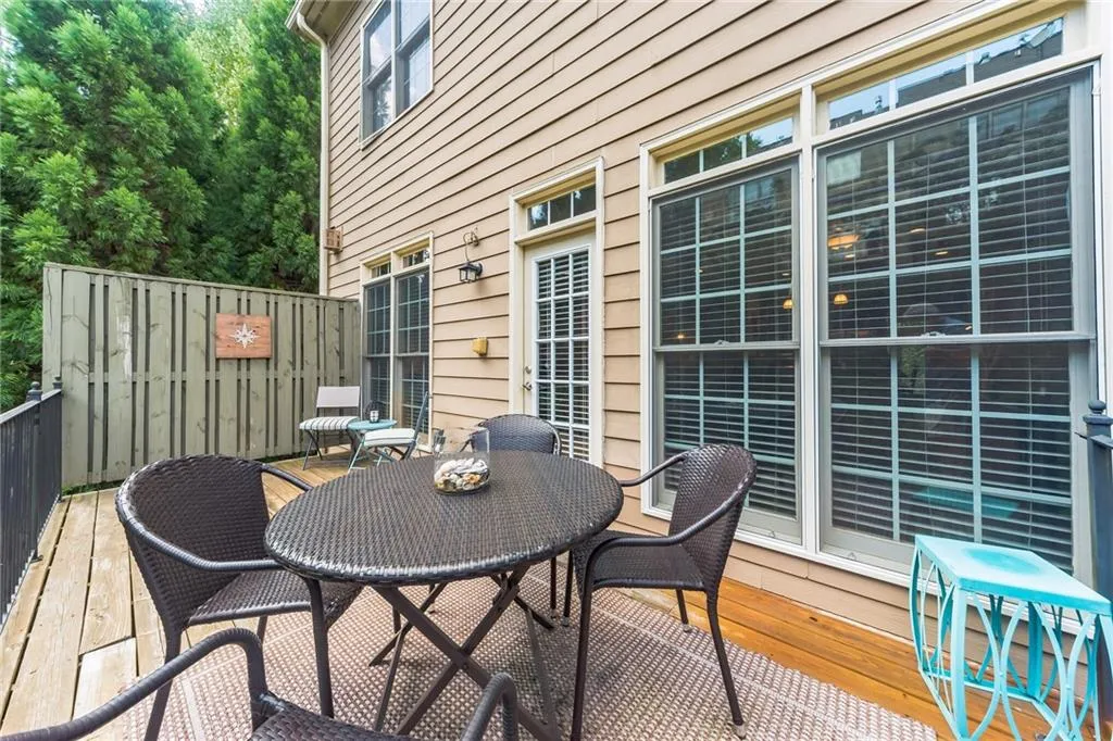 5441 Battery Lane Unit 23, Atlanta, Georgia 30342, 3 Bedrooms Bedrooms, ,2 BathroomsBathrooms,Residential,Sold,5441 Battery Lane Unit 23,6715075