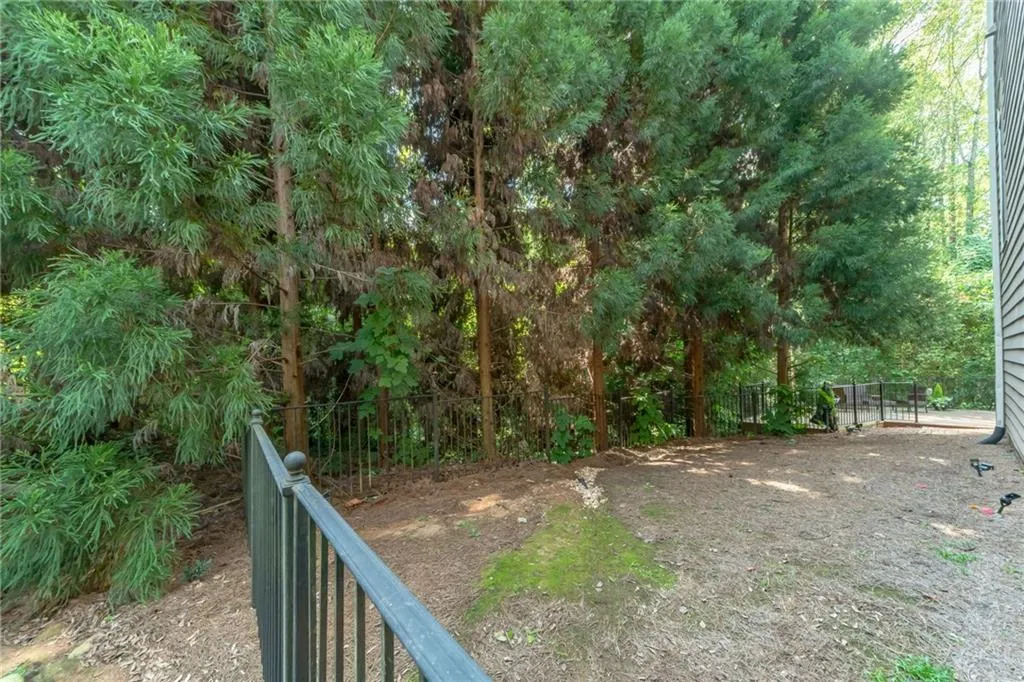 5441 Battery Lane Unit 23, Atlanta, Georgia 30342, 3 Bedrooms Bedrooms, ,2 BathroomsBathrooms,Residential,Sold,5441 Battery Lane Unit 23,6715075