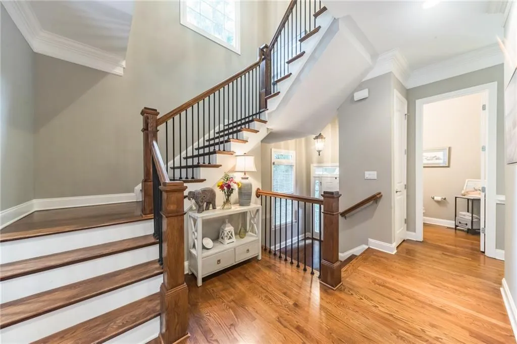 5441 Battery Lane Unit 23, Atlanta, Georgia 30342, 3 Bedrooms Bedrooms, ,2 BathroomsBathrooms,Residential,Sold,5441 Battery Lane Unit 23,6715075
