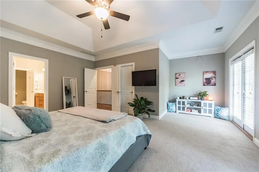 5441 Battery Lane Unit 23, Atlanta, Georgia 30342, 3 Bedrooms Bedrooms, ,2 BathroomsBathrooms,Residential,Sold,5441 Battery Lane Unit 23,6715075