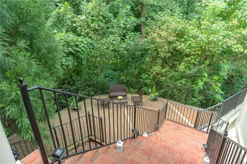 5441 Battery Lane Unit 23, Atlanta, Georgia 30342, 3 Bedrooms Bedrooms, ,2 BathroomsBathrooms,Residential,Sold,5441 Battery Lane Unit 23,6715075