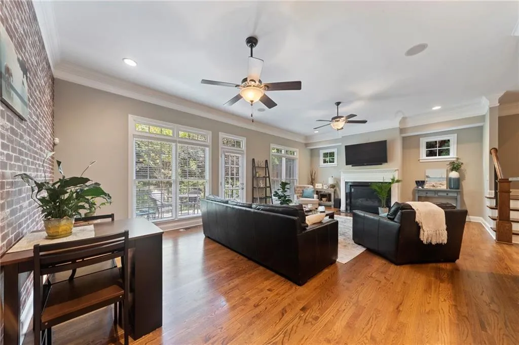 5441 Battery Lane Unit 23, Atlanta, Georgia 30342, 3 Bedrooms Bedrooms, ,2 BathroomsBathrooms,Residential,Sold,5441 Battery Lane Unit 23,6715075