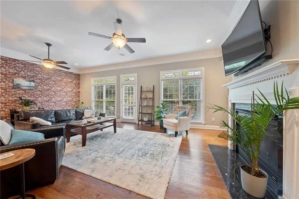 5441 Battery Lane Unit 23, Atlanta, Georgia 30342, 3 Bedrooms Bedrooms, ,2 BathroomsBathrooms,Residential,Sold,5441 Battery Lane Unit 23,6715075