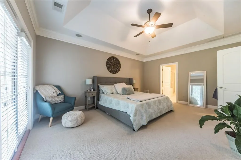 5441 Battery Lane Unit 23, Atlanta, Georgia 30342, 3 Bedrooms Bedrooms, ,2 BathroomsBathrooms,Residential,Sold,5441 Battery Lane Unit 23,6715075