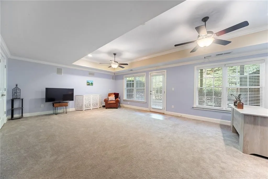 5441 Battery Lane Unit 23, Atlanta, Georgia 30342, 3 Bedrooms Bedrooms, ,2 BathroomsBathrooms,Residential,Sold,5441 Battery Lane Unit 23,6715075