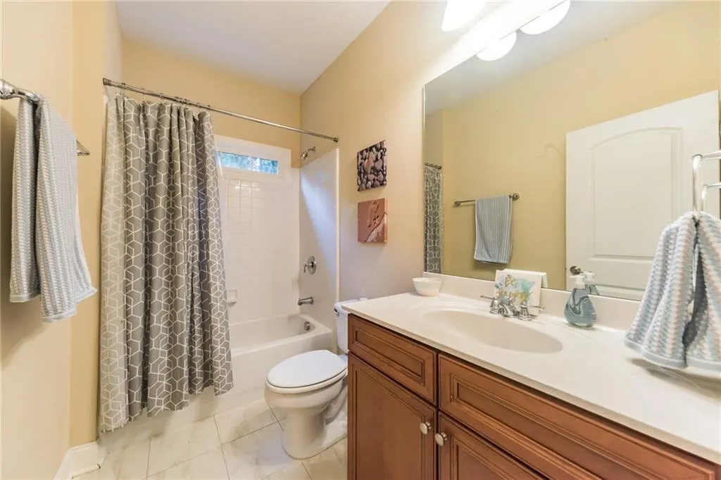 5441 Battery Lane Unit 23, Atlanta, Georgia 30342, 3 Bedrooms Bedrooms, ,2 BathroomsBathrooms,Residential,Sold,5441 Battery Lane Unit 23,6715075