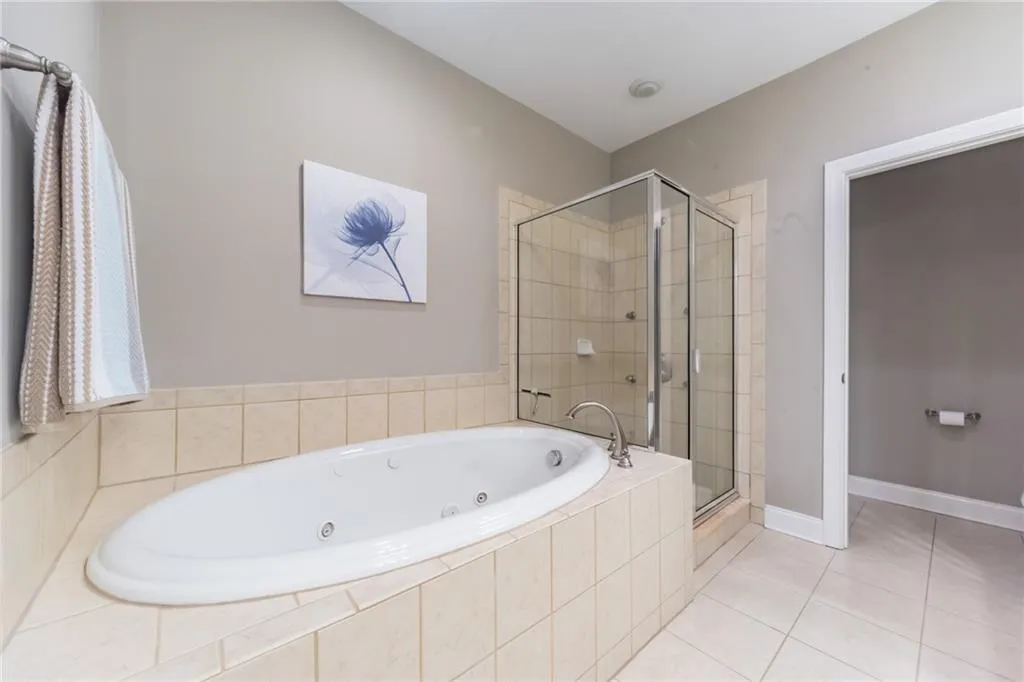 5441 Battery Lane Unit 23, Atlanta, Georgia 30342, 3 Bedrooms Bedrooms, ,2 BathroomsBathrooms,Residential,Sold,5441 Battery Lane Unit 23,6715075