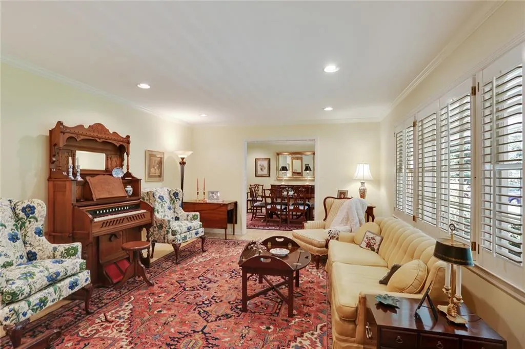 6360 Colewood Court, Sandy Springs, Georgia 30328, 3 Bedrooms Bedrooms, ,2 BathroomsBathrooms,Residential,Sold,6360 Colewood Court,5857394