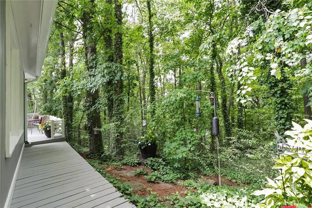 6360 Colewood Court, Sandy Springs, Georgia 30328, 3 Bedrooms Bedrooms, ,2 BathroomsBathrooms,Residential,Sold,6360 Colewood Court,5857394