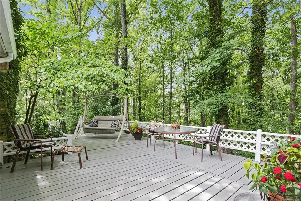 6360 Colewood Court, Sandy Springs, Georgia 30328, 3 Bedrooms Bedrooms, ,2 BathroomsBathrooms,Residential,Sold,6360 Colewood Court,5857394