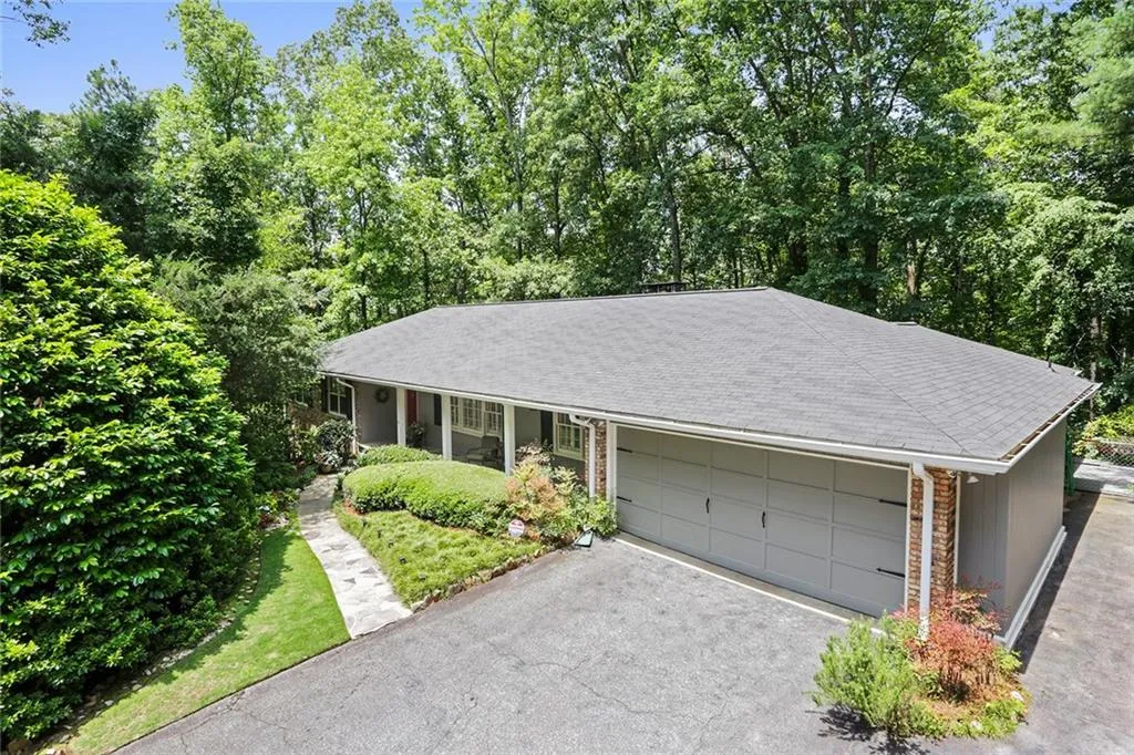 6360 Colewood Court, Sandy Springs, Georgia 30328, 3 Bedrooms Bedrooms, ,2 BathroomsBathrooms,Residential,Sold,6360 Colewood Court,5857394