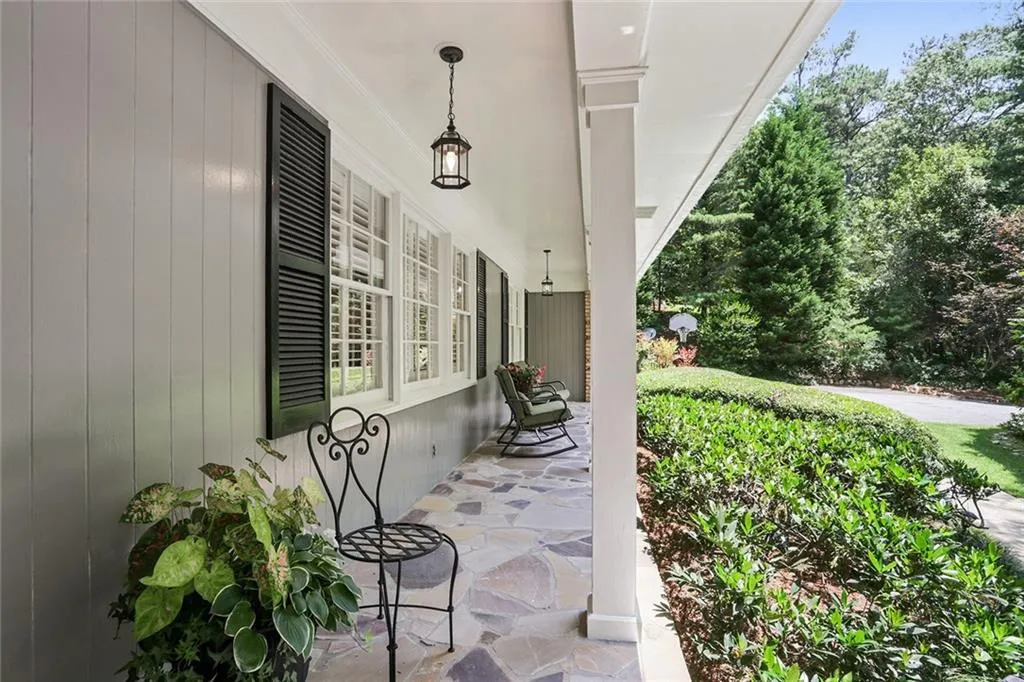 6360 Colewood Court, Sandy Springs, Georgia 30328, 3 Bedrooms Bedrooms, ,2 BathroomsBathrooms,Residential,Sold,6360 Colewood Court,5857394