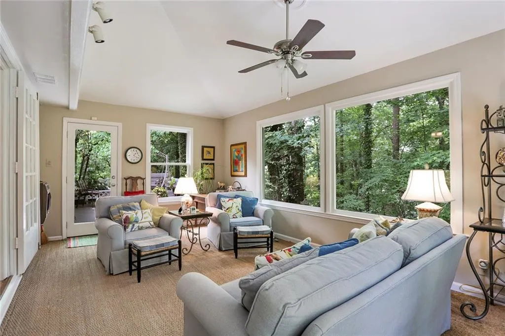6360 Colewood Court, Sandy Springs, Georgia 30328, 3 Bedrooms Bedrooms, ,2 BathroomsBathrooms,Residential,Sold,6360 Colewood Court,5857394