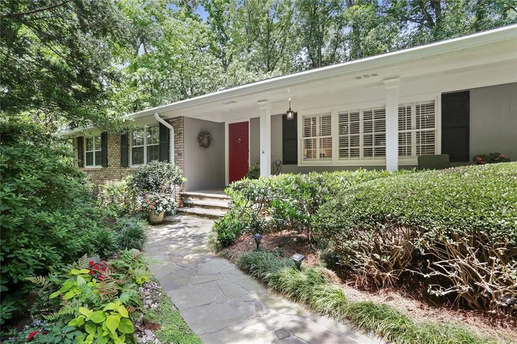 6360 Colewood Court, Sandy Springs, Georgia 30328, 3 Bedrooms Bedrooms, ,2 BathroomsBathrooms,Residential,Sold,6360 Colewood Court,5857394
