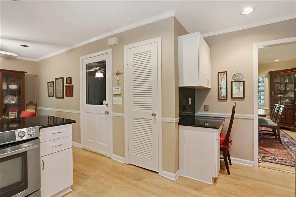 6360 Colewood Court, Sandy Springs, Georgia 30328, 3 Bedrooms Bedrooms, ,2 BathroomsBathrooms,Residential,Sold,6360 Colewood Court,5857394