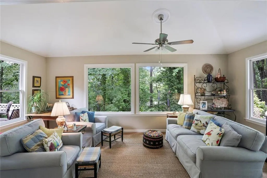 6360 Colewood Court, Sandy Springs, Georgia 30328, 3 Bedrooms Bedrooms, ,2 BathroomsBathrooms,Residential,Sold,6360 Colewood Court,5857394