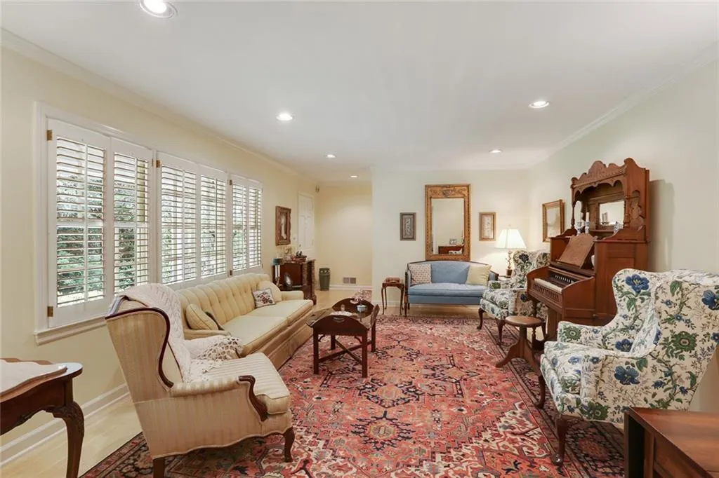 6360 Colewood Court, Sandy Springs, Georgia 30328, 3 Bedrooms Bedrooms, ,2 BathroomsBathrooms,Residential,Sold,6360 Colewood Court,5857394