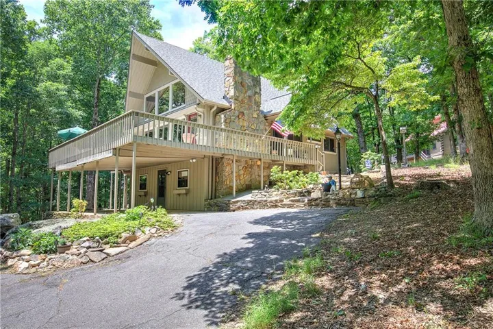 Sitting on .89 acres, 1467 Little Hendricks Mountain Road is a Lindal Cedar home built in 1973.