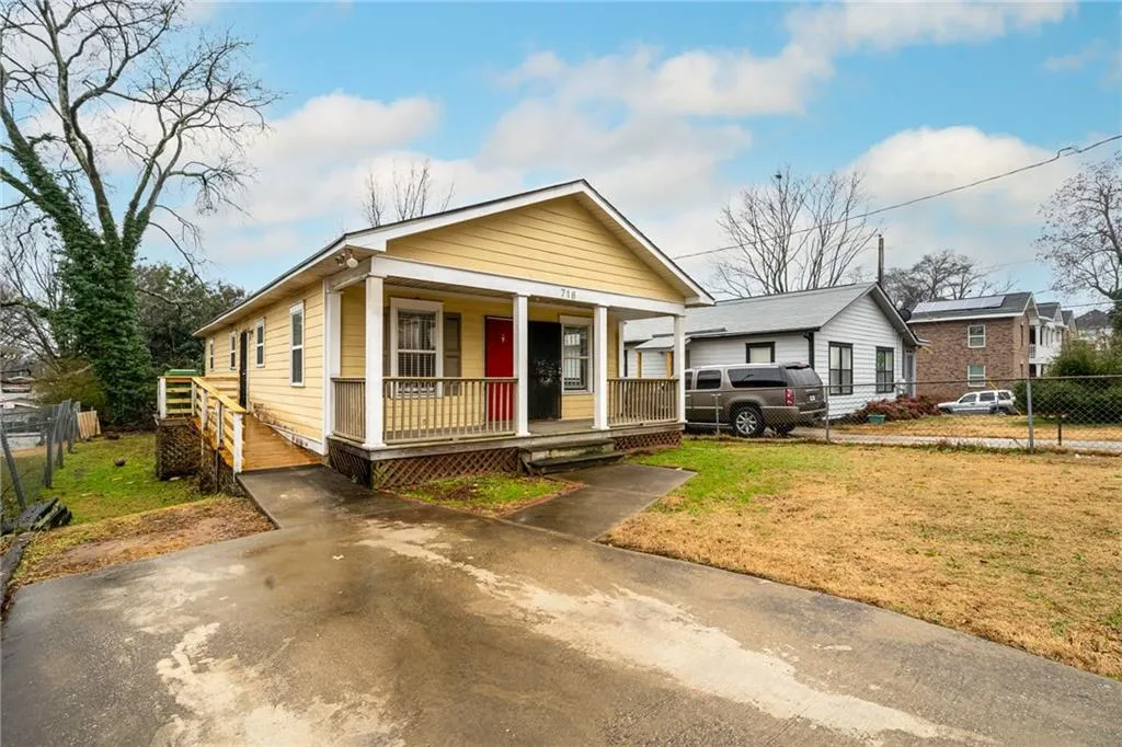 718 Dalvigney Street Nw, Atlanta, Georgia 30318, 3 Bedrooms Bedrooms, ,1 BathroomBathrooms,Residential,Sold,718 Dalvigney Street Nw,7522451