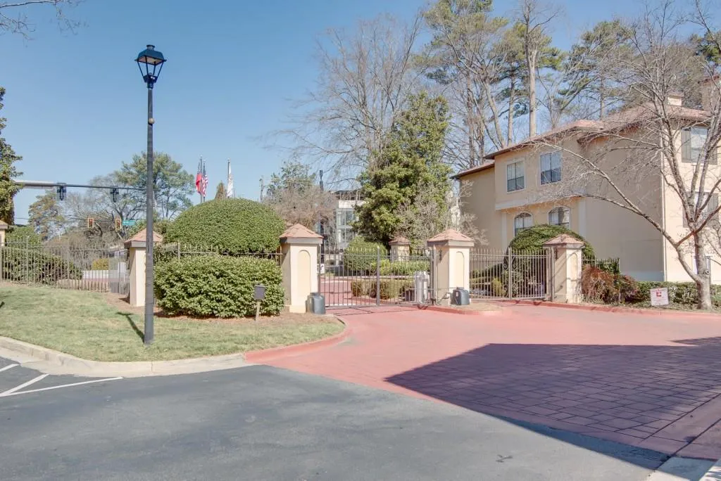 3777 Peachtree Road Ne Unit 1007, Brookhaven, Georgia 30319, 2 Bedrooms Bedrooms, 0 ,2 BathroomsBathrooms,Residential,For Sale,3777 Peachtree Road Ne Unit 1007,7721953