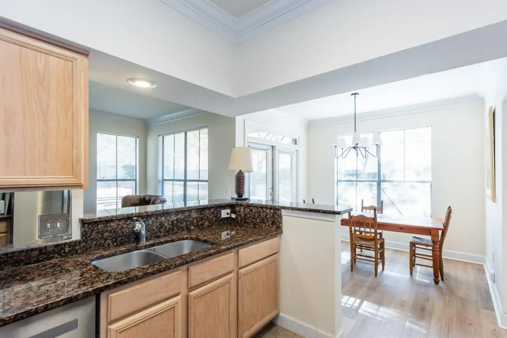 3777 Peachtree Road Ne Unit 1007, Brookhaven, Georgia 30319, 2 Bedrooms Bedrooms, 0 ,2 BathroomsBathrooms,Residential,For Sale,3777 Peachtree Road Ne Unit 1007,7721953