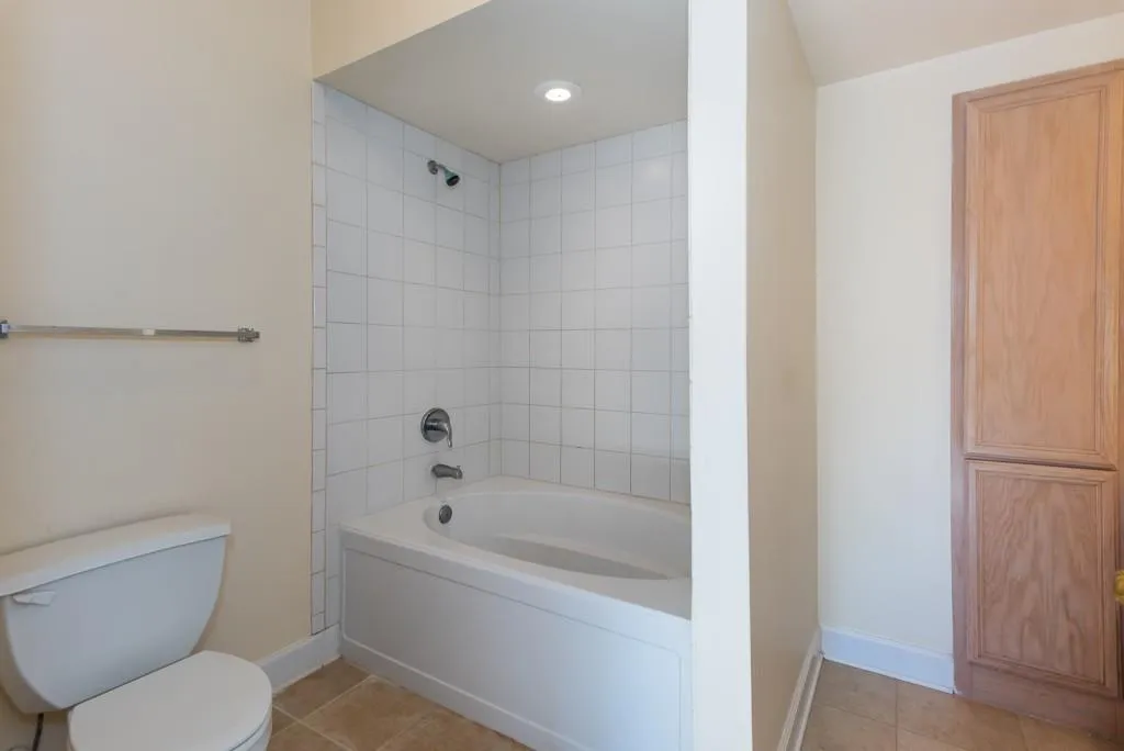 3777 Peachtree Road Ne Unit 1007, Brookhaven, Georgia 30319, 2 Bedrooms Bedrooms, 0 ,2 BathroomsBathrooms,Residential,For Sale,3777 Peachtree Road Ne Unit 1007,7721953