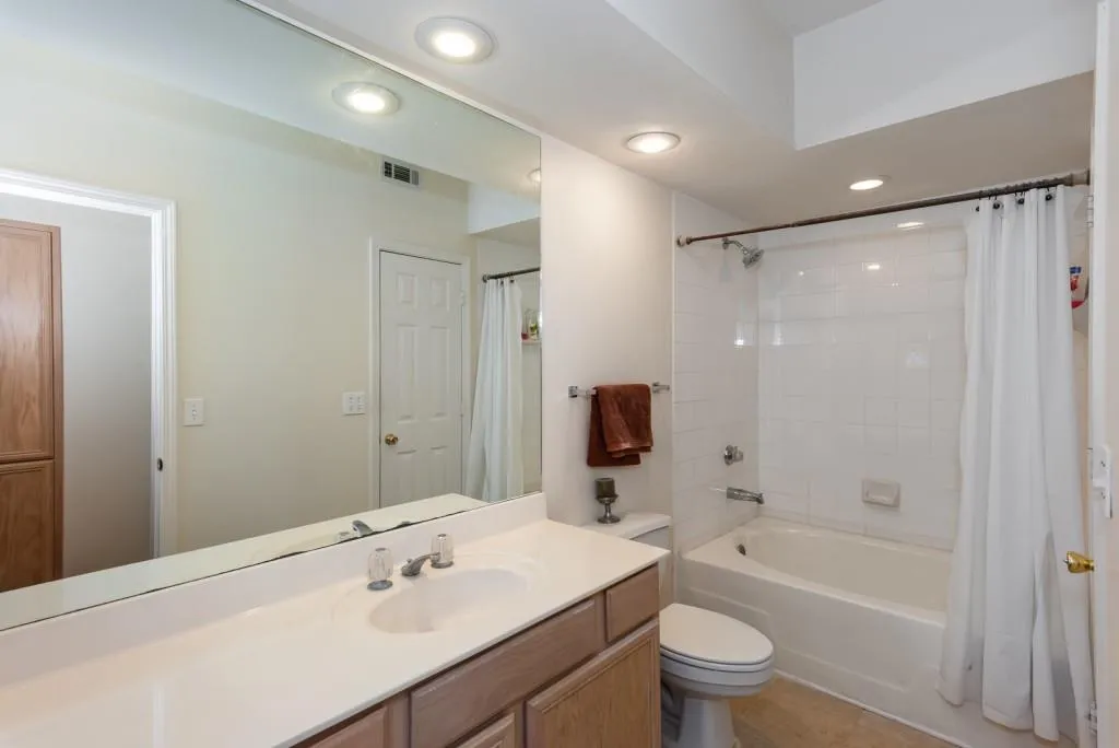3777 Peachtree Road Ne Unit 1007, Brookhaven, Georgia 30319, 2 Bedrooms Bedrooms, 0 ,2 BathroomsBathrooms,Residential,For Sale,3777 Peachtree Road Ne Unit 1007,7721953