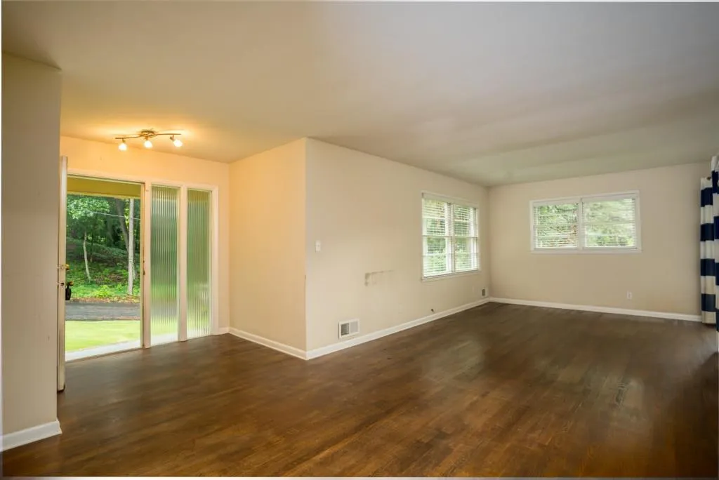 6885 Sunny Brook Lane, Atlanta, Georgia 30328, 4 Bedrooms Bedrooms, ,2 BathroomsBathrooms,Residential,Sold,6885 Sunny Brook Lane,6919046