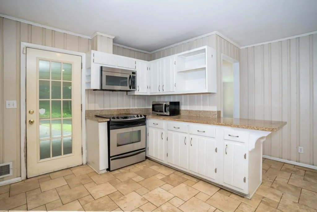 6885 Sunny Brook Lane, Atlanta, Georgia 30328, 4 Bedrooms Bedrooms, ,2 BathroomsBathrooms,Residential,Sold,6885 Sunny Brook Lane,6919046