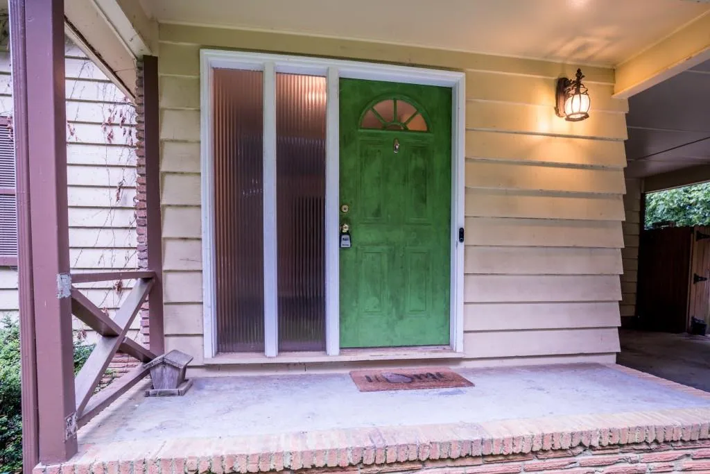 6885 Sunny Brook Lane, Atlanta, Georgia 30328, 4 Bedrooms Bedrooms, ,2 BathroomsBathrooms,Residential,Sold,6885 Sunny Brook Lane,6919046