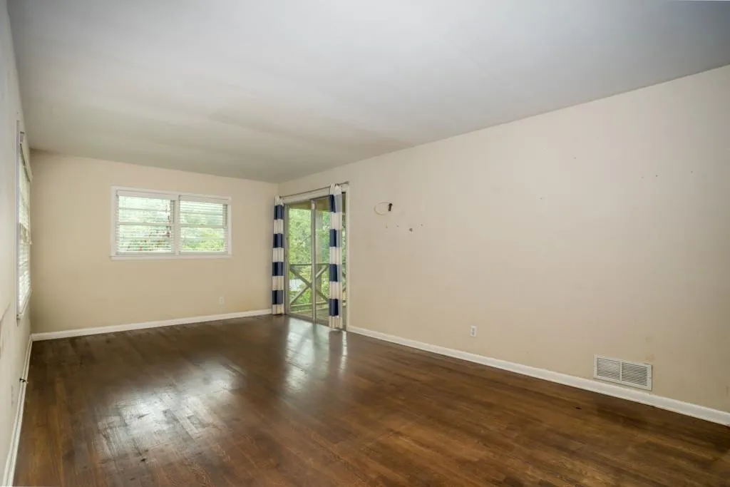 6885 Sunny Brook Lane, Atlanta, Georgia 30328, 4 Bedrooms Bedrooms, ,2 BathroomsBathrooms,Residential,Sold,6885 Sunny Brook Lane,6919046