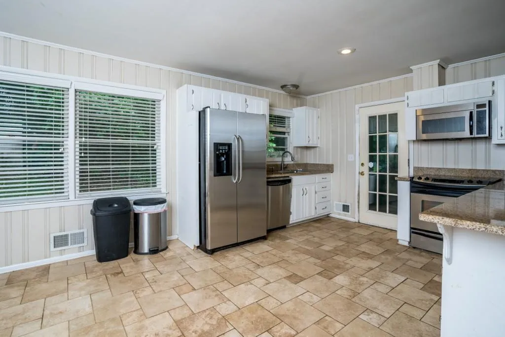 6885 Sunny Brook Lane, Atlanta, Georgia 30328, 4 Bedrooms Bedrooms, ,2 BathroomsBathrooms,Residential,Sold,6885 Sunny Brook Lane,6919046