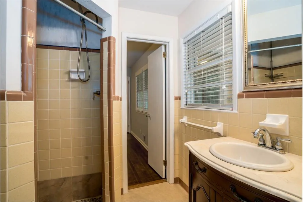 6885 Sunny Brook Lane, Atlanta, Georgia 30328, 4 Bedrooms Bedrooms, ,2 BathroomsBathrooms,Residential,Sold,6885 Sunny Brook Lane,6919046