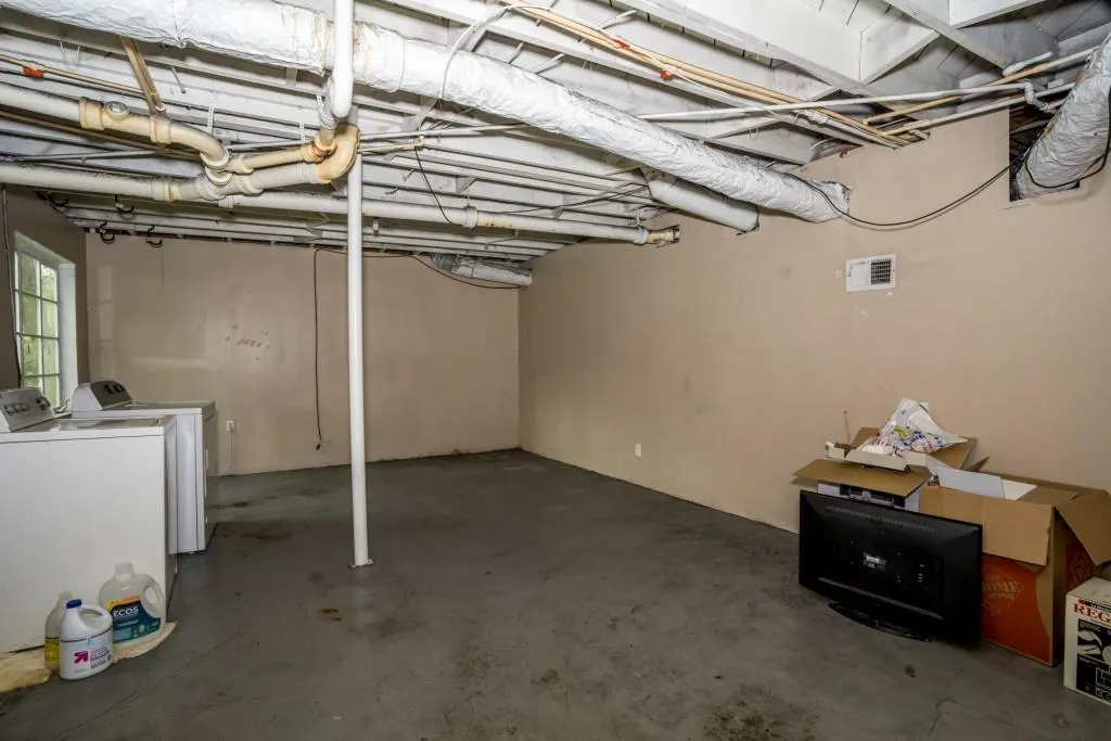 6885 Sunny Brook Lane, Atlanta, Georgia 30328, 4 Bedrooms Bedrooms, ,2 BathroomsBathrooms,Residential,Sold,6885 Sunny Brook Lane,6919046