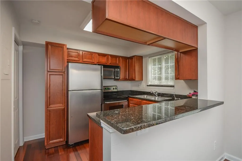 6940 Roswell Road Unit 15f, Sandy Springs, Georgia 30328, 2 Bedrooms Bedrooms, ,1 BathroomBathrooms,Residential,Sold,6940 Roswell Road Unit 15f,6588440