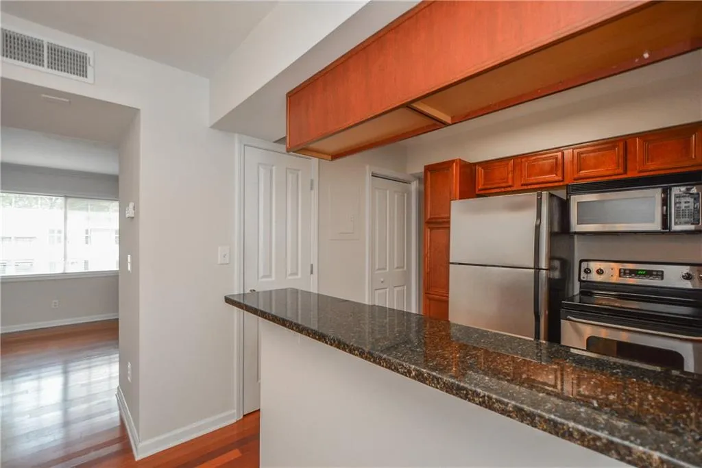 6940 Roswell Road Unit 15f, Sandy Springs, Georgia 30328, 2 Bedrooms Bedrooms, ,1 BathroomBathrooms,Residential,Sold,6940 Roswell Road Unit 15f,6588440