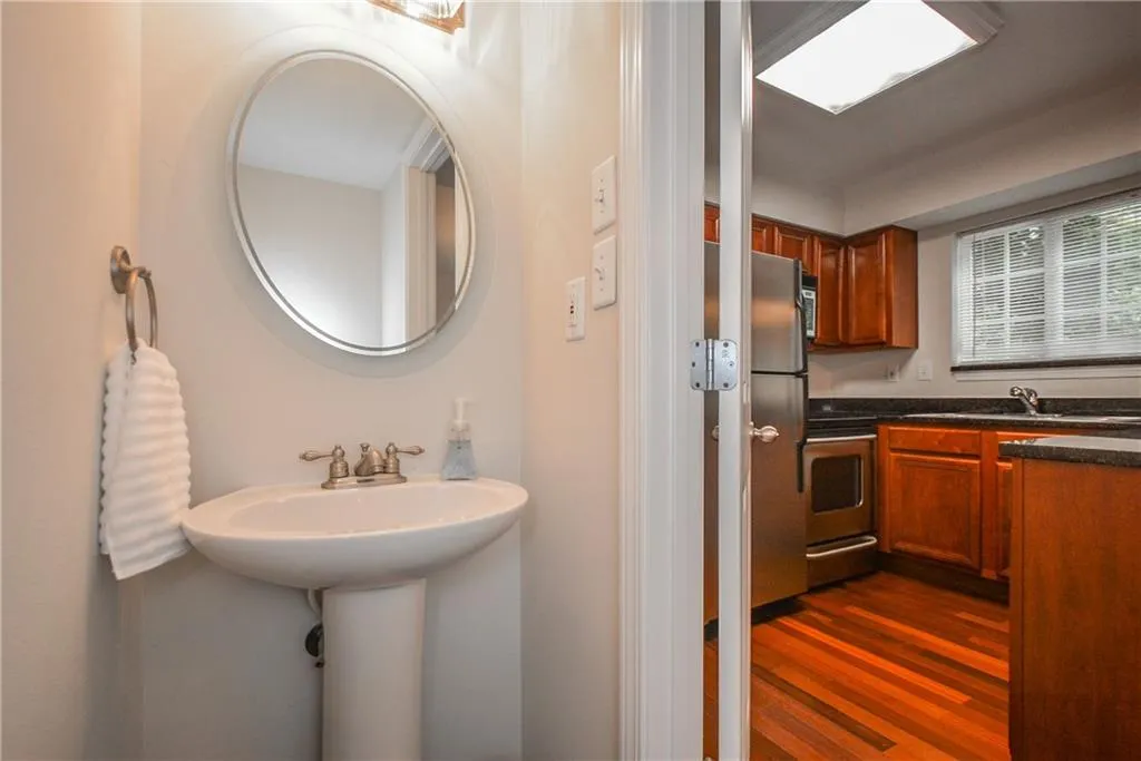 6940 Roswell Road Unit 15f, Sandy Springs, Georgia 30328, 2 Bedrooms Bedrooms, ,1 BathroomBathrooms,Residential,Sold,6940 Roswell Road Unit 15f,6588440