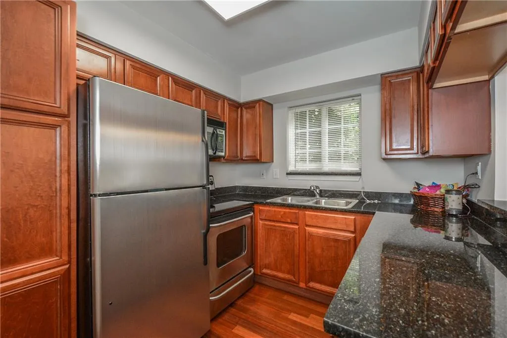 6940 Roswell Road Unit 15f, Sandy Springs, Georgia 30328, 2 Bedrooms Bedrooms, ,1 BathroomBathrooms,Residential,Sold,6940 Roswell Road Unit 15f,6588440