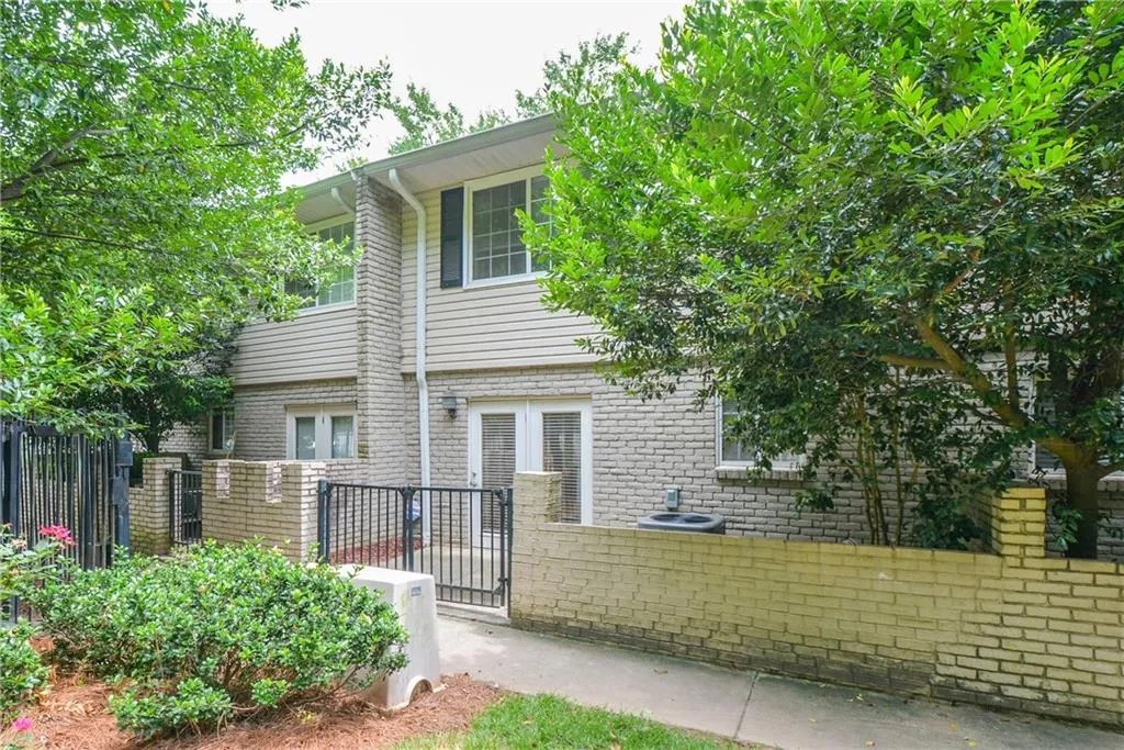 6940 Roswell Road Unit 15f, Sandy Springs, Georgia 30328, 2 Bedrooms Bedrooms, ,1 BathroomBathrooms,Residential,Sold,6940 Roswell Road Unit 15f,6588440