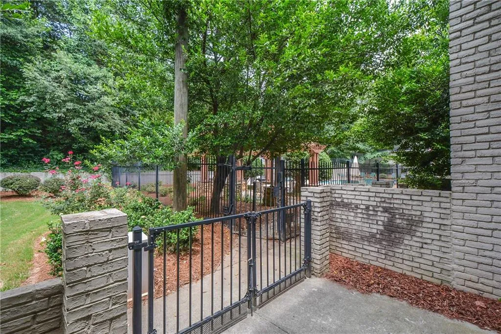 6940 Roswell Road Unit 15f, Sandy Springs, Georgia 30328, 2 Bedrooms Bedrooms, ,1 BathroomBathrooms,Residential,Sold,6940 Roswell Road Unit 15f,6588440