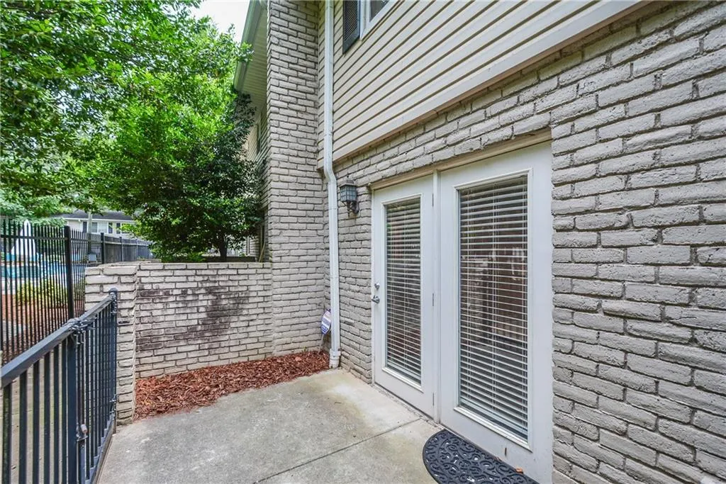 6940 Roswell Road Unit 15f, Sandy Springs, Georgia 30328, 2 Bedrooms Bedrooms, ,1 BathroomBathrooms,Residential,Sold,6940 Roswell Road Unit 15f,6588440