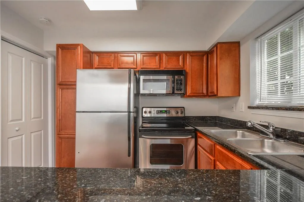 6940 Roswell Road Unit 15f, Sandy Springs, Georgia 30328, 2 Bedrooms Bedrooms, ,1 BathroomBathrooms,Residential,Sold,6940 Roswell Road Unit 15f,6588440