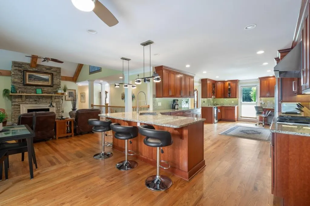 7620 Nesbit Ferry Road, Sandy Springs, Georgia 30350, 4 Bedrooms Bedrooms, ,4 BathroomsBathrooms,Residential,Sold,7620 Nesbit Ferry Road,6908871