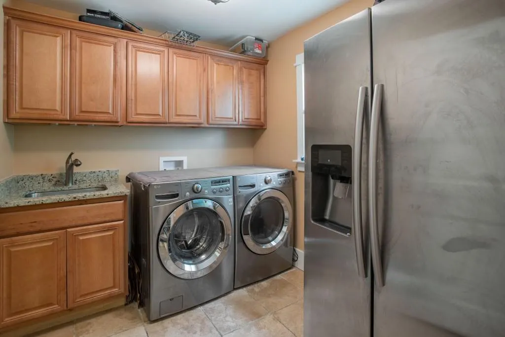 7620 Nesbit Ferry Road, Sandy Springs, Georgia 30350, 4 Bedrooms Bedrooms, ,4 BathroomsBathrooms,Residential,Sold,7620 Nesbit Ferry Road,6908871