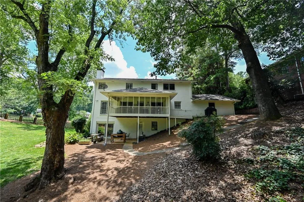 5975 Riverwood Drive, Atlanta, Georgia 30328, 5 Bedrooms Bedrooms, ,3 BathroomsBathrooms,Residential,Sold,5975 Riverwood Drive,6745634