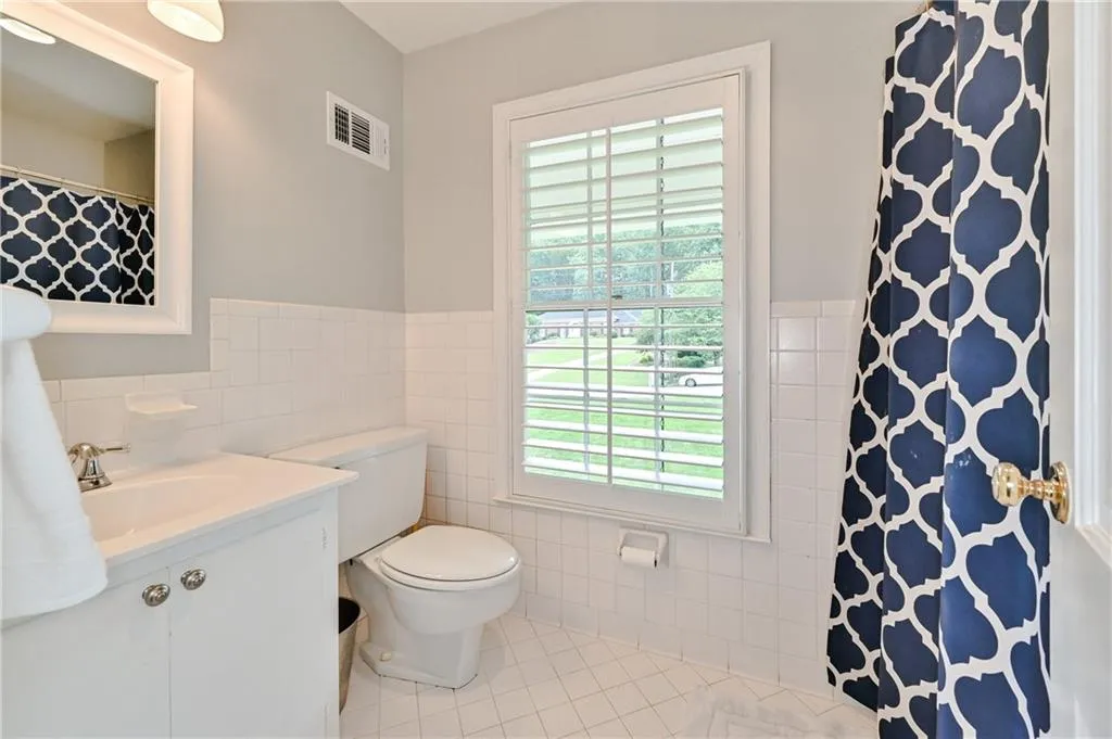 5975 Riverwood Drive, Atlanta, Georgia 30328, 5 Bedrooms Bedrooms, ,3 BathroomsBathrooms,Residential,Sold,5975 Riverwood Drive,6745634
