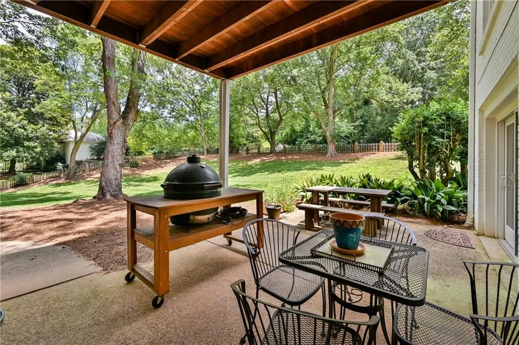5975 Riverwood Drive, Atlanta, Georgia 30328, 5 Bedrooms Bedrooms, ,3 BathroomsBathrooms,Residential,Sold,5975 Riverwood Drive,6745634